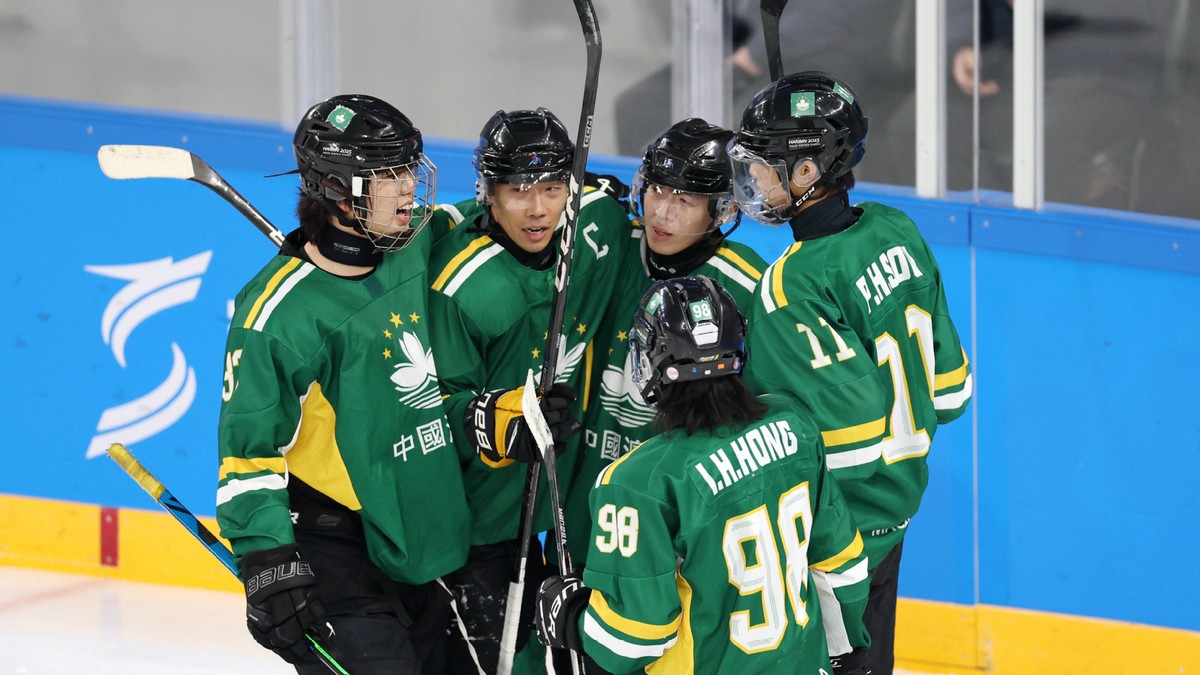 Ice hockey team of Macao shows passion for sport