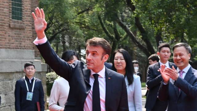 Photo | French President Emmanuel Macron visits SYSU in Guangzhou and has chat with students Photo | French President Emmanuel Macron visits SYSU in Guangzhou and has chat with students