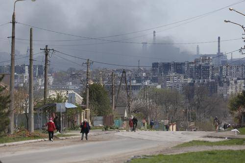 这是4月21日在马里乌波尔拍摄的亚速钢铁厂远景。新华社发