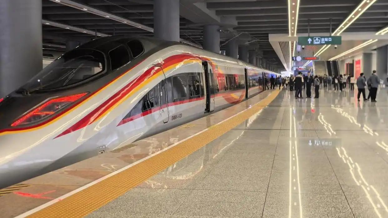 “钢铁动脉”启新程，广湛高铁增动能