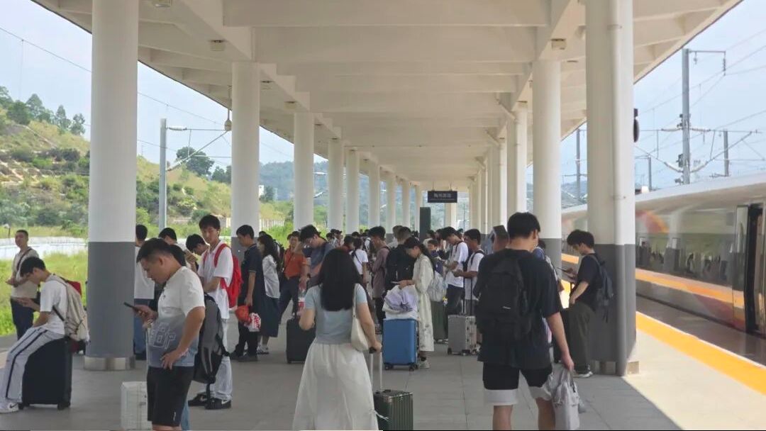 累计发送旅客376.4万人次！铁投集团国庆中秋假期多条线路客流量创新高！