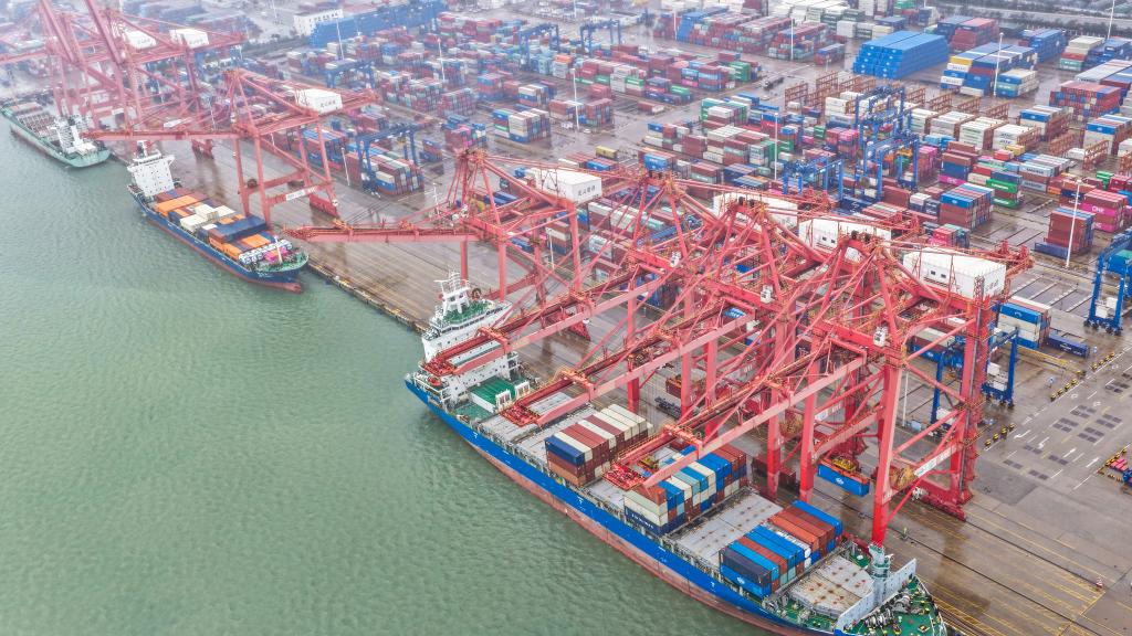 China's foreign trade up 4 pct in first 9 months