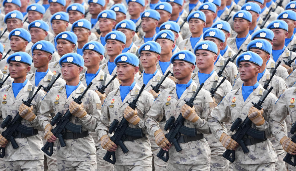 　　2025年9月3日，纪念中国人民抗日战争暨世界反法西斯战争胜利80周年大会在北京隆重举行。这是维和部队方队接受检阅。新华社记者 王建华 摄