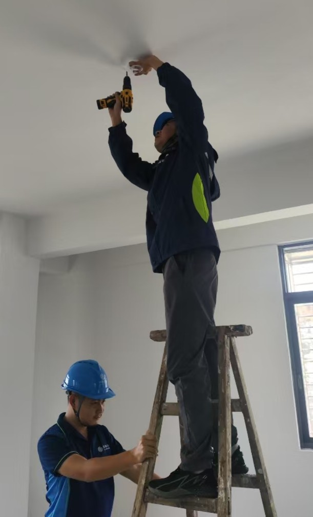 四个人成功逃脱了！ “互