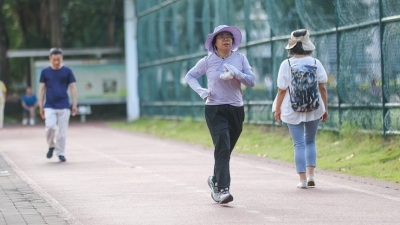 Scorching days ahead for Guangdong as scattered thunderstorms linger