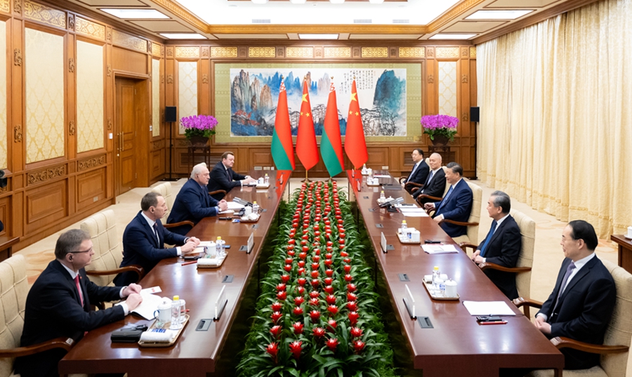12月4日，國家主席習近平在北京釣魚臺國賓館會見白俄羅斯總統盧卡申科。新華社記者 翟健嵐 攝