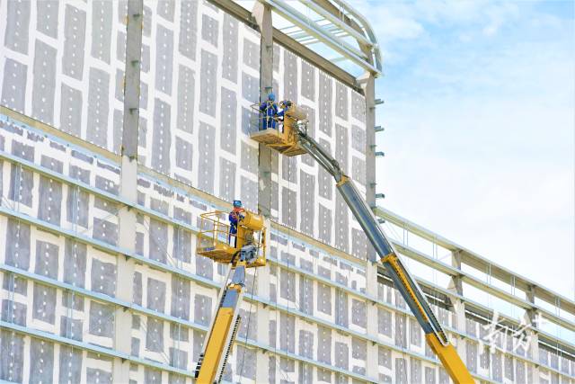 稳步建设中的热塑性聚氨酯装置。 稳步建设中的热塑性聚氨酯装置。