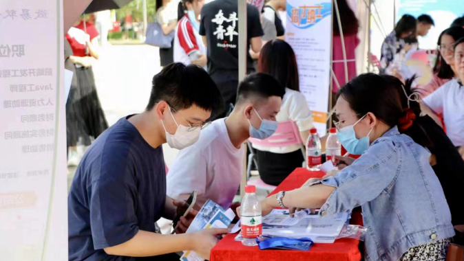 “广东民企高校携手促就业行动”推进会暨华商学院校园专场招聘活动在广州举行 “广东民企高校携手促就业行动”推进会暨华商学院校园专场招聘活动在广州举行