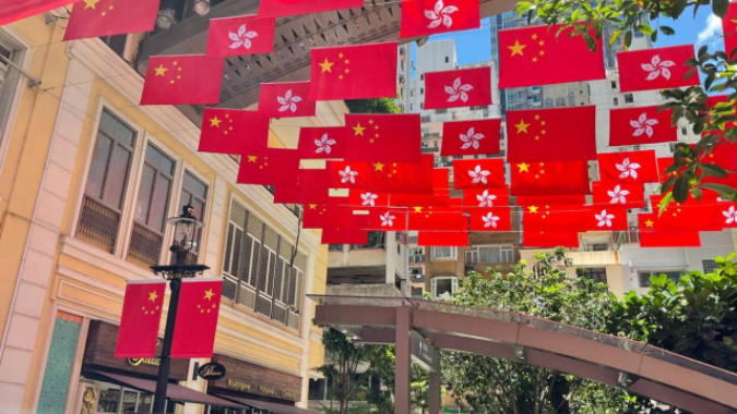 庆回归，香港岛街头和社区喜庆洋溢