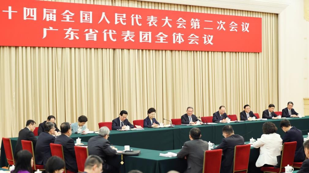 Chinese leaders join NPC deputies, political advisors in deliberation, discussions