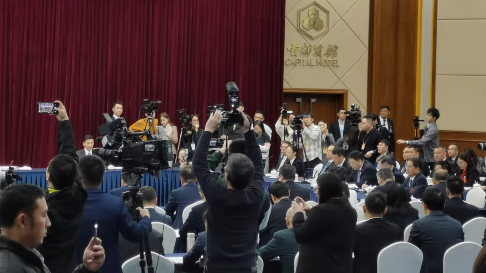 The open day of Guangdong delegation attracts hundreds of reporters from home and abroad