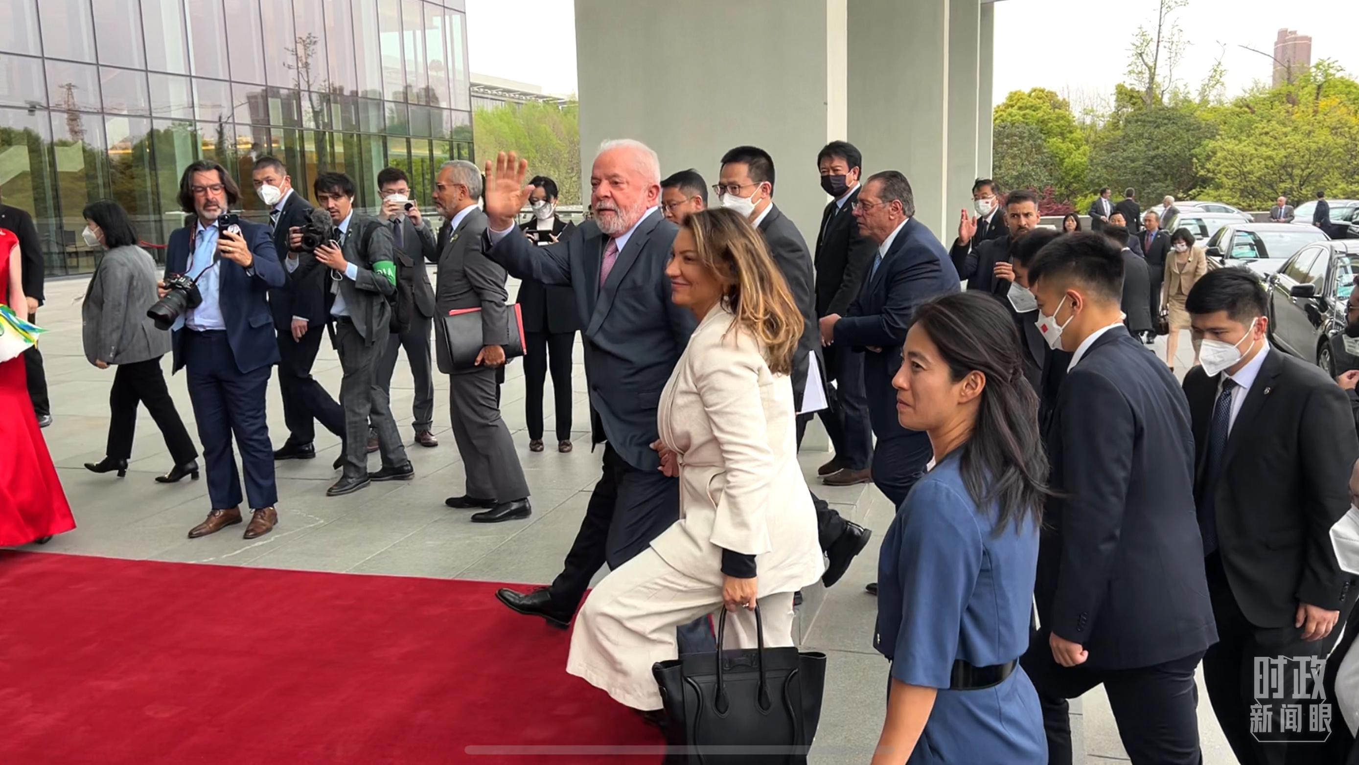 卢拉总统抵达华为上海研究所参观。（总台央视记者杨新禹拍摄）