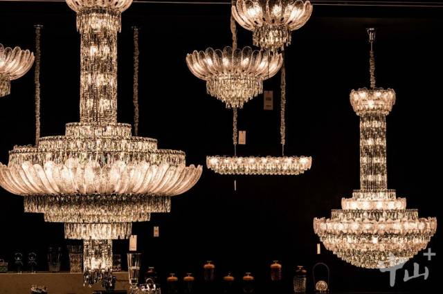 中山灯饰出口保持强劲势头。张景天 摄 中山灯饰出口保持强劲势头。张景天 摄