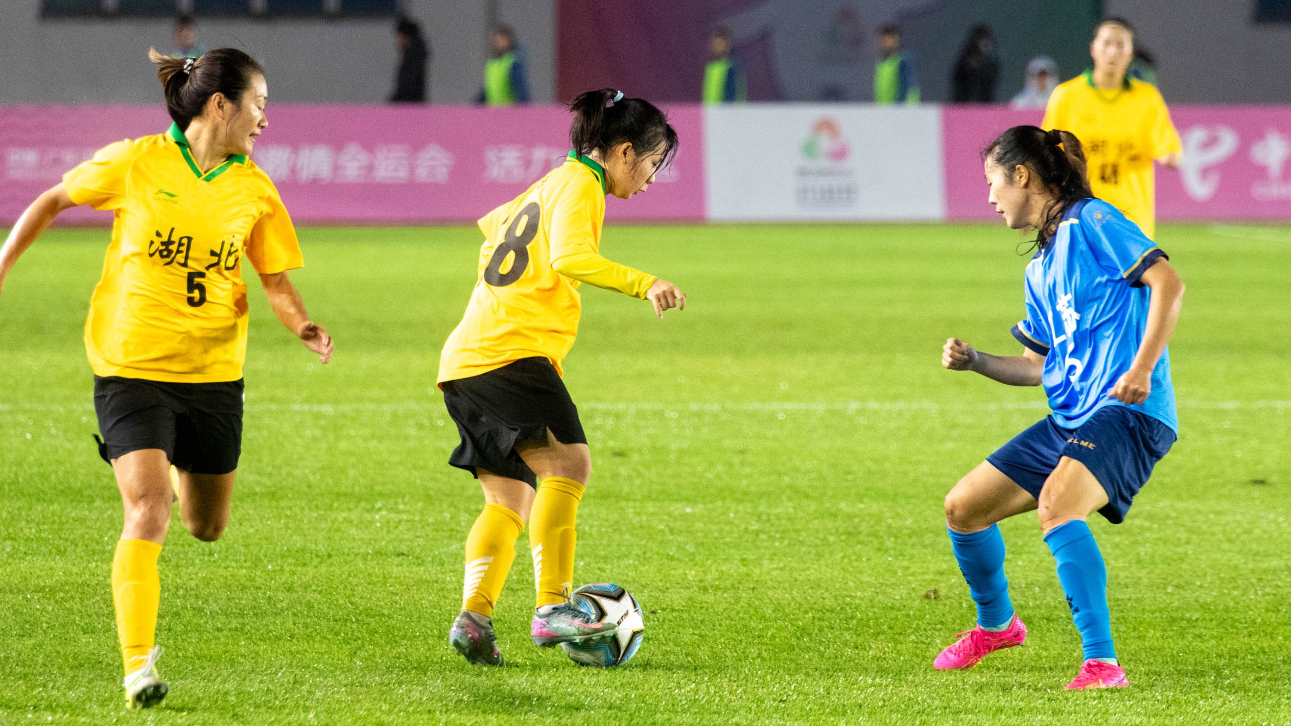 雨中激战！江苏女足2: 1湖北女足