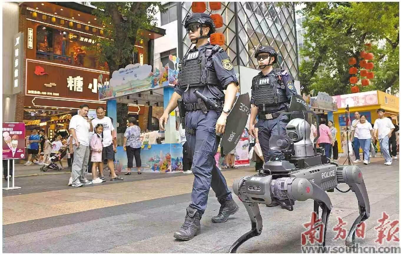 十五运会前夕,公安机关在旅游景点、机场车站等重要地点针对性加强警力部署。南方日报记者 梁钜聪 摄