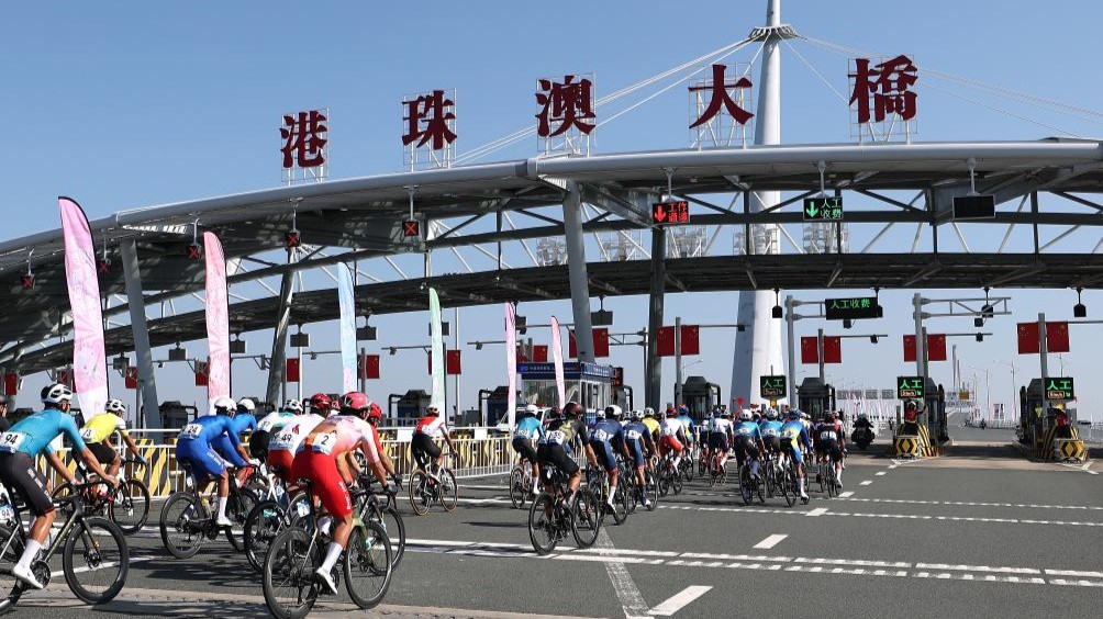 In pics: men's road race of cycling road at China's 15th National Games