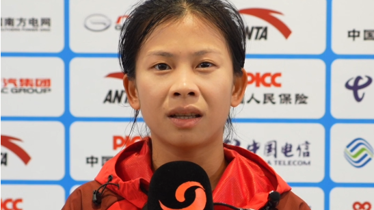 “为佛山争光了！” 佛山妹梁金艳为广东队踢进第五球，她说很自豪