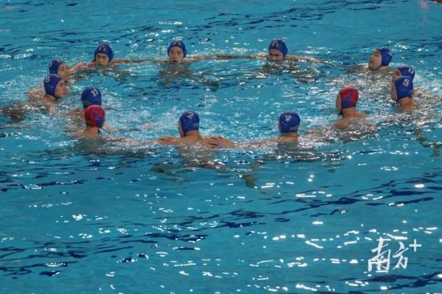 十五运会男子水球决赛现场，广东队夺冠。