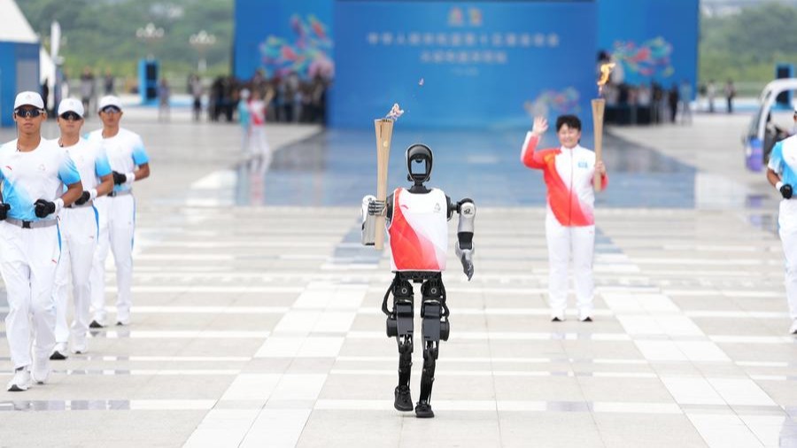 Les 15e Jeux nationaux chinois inaugurent un relais de la flamme transfrontalier historique dans la région de la Grande Baie