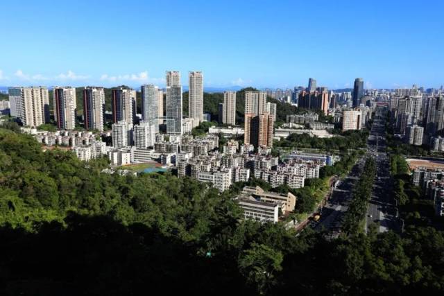 在板樟山云道俯瞰拱北（资料图）