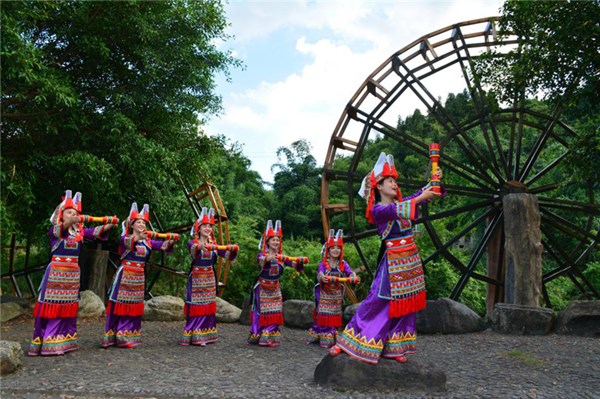 Explore how Guangdong locals celebrate Spring Festival online
