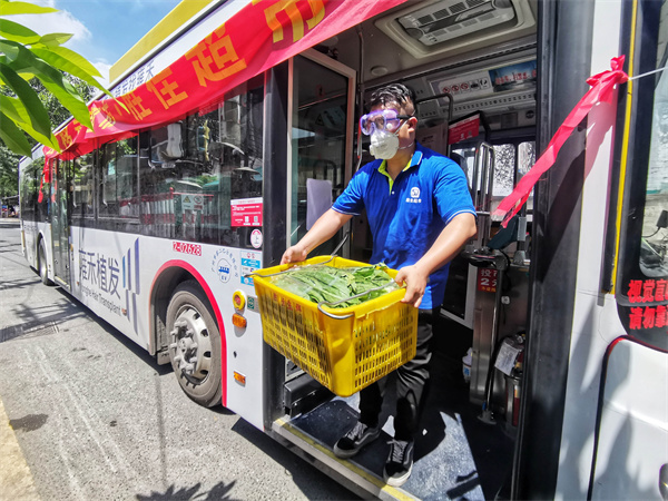 Convenient mobile supermarket in Fangcun area