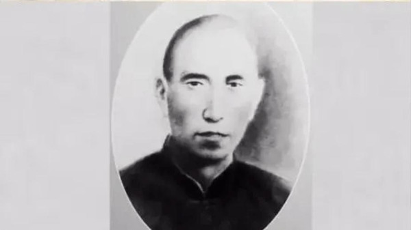 Party history shared by Xi: 'Beggar' carrying bars of gold
