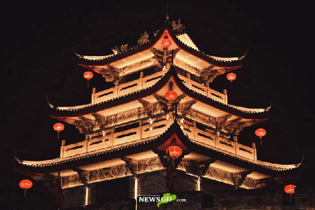 People in Chaozhou do preparation for Chinese New Year<BR>