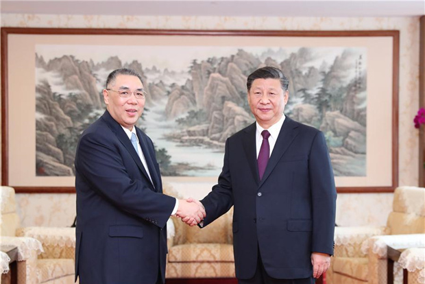 President Xi meets Macao SAR chief executive