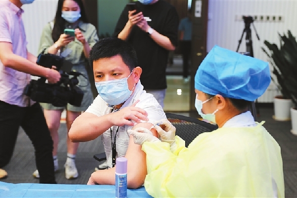Indigenous COVID-19 vaccine put into use in Shenzhen