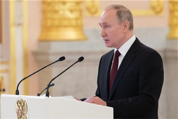 Putin praises China's "decisive, vigorous" measures to fight novel coronavirus outbreak