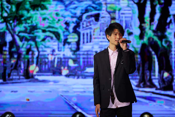 Handsome math teacher bring you a classic Cantonese song