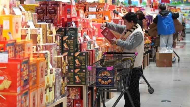 今年上半年我国批发和零售业增加值6.8万亿元，同比增长5.9%