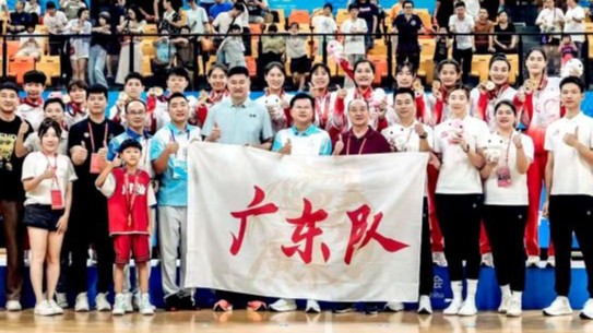 十五运会群众组女篮比赛，广东队夺得1金1银