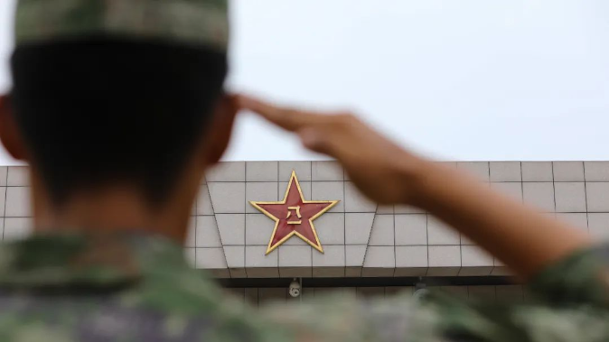 我给军旗敬个礼｜报告！战位有我，请祖国放心！