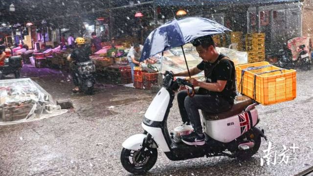 Yellow alert for rainstorms issued for southern China, as emergency efforts are activated in Jiangxi, other provinces