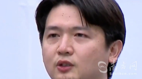 漓江文学奖获得者刘楚昕回忆已故女友，泪洒现场