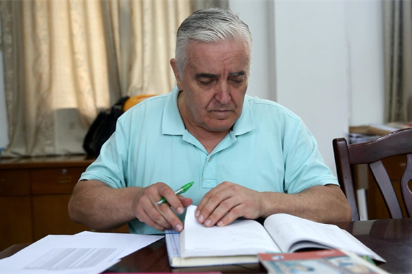 【新“客家”洋人群英会】Prof. Tirado: the foreign talent visa policy enables me to stay at GDUFS longer