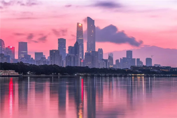 Red sunset in Guangzhou made a hit on social media