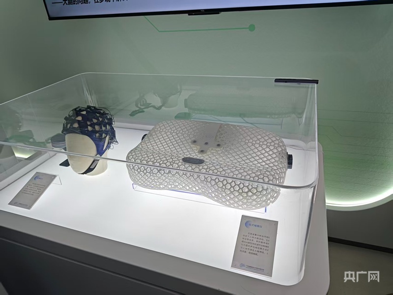 枕式睡眠仪（央广网记者 郑少纯 摄）