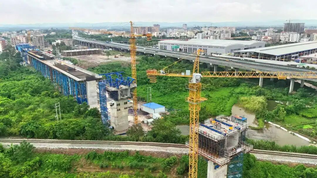 云浮境内铁路项目：双节不停工 冲刺建设“加速度”