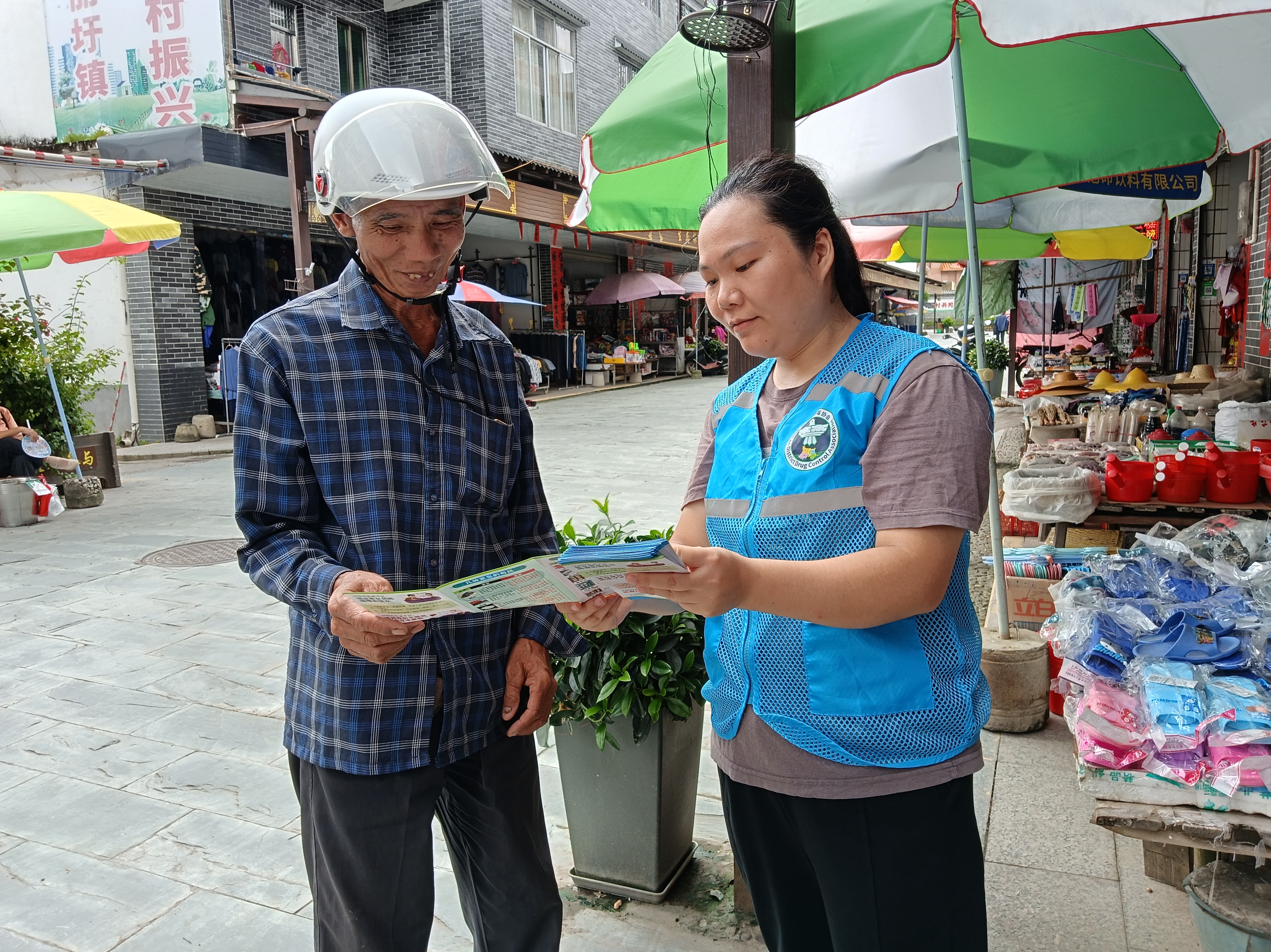云安区：禁毒宣传进集市