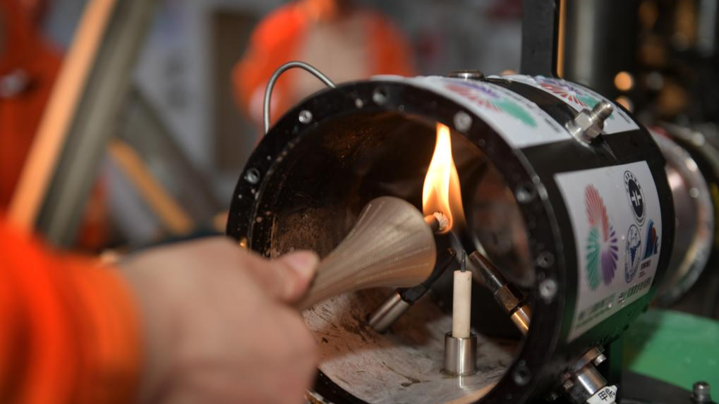 Photos : la « source de la flamme » des XVe Jeux nationaux collectée à plus de 1500 mètres de profondeur en mer de Chine méridionale