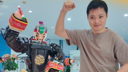 改革开放走在前｜一群机器人居然跳起了英歌舞