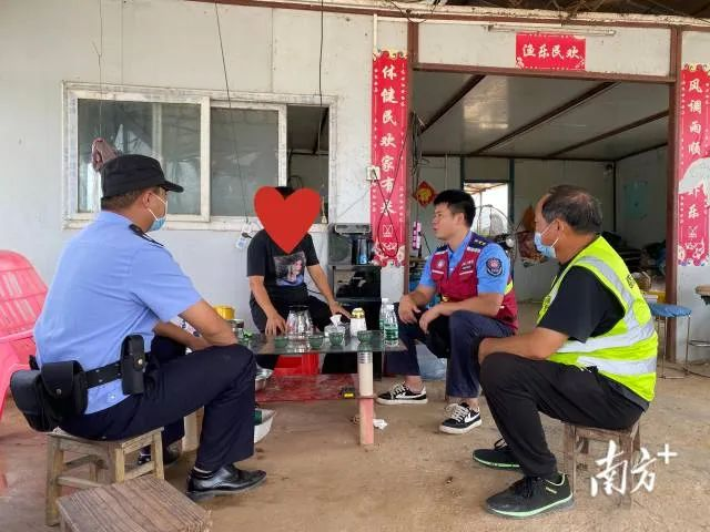 睦洲镇综治中心统筹多元力量了解群众诉求。