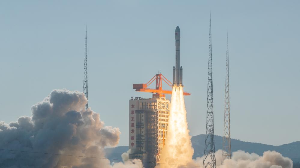 China launches new satellite group