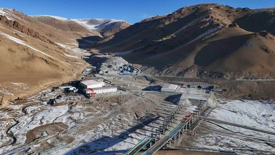 Breakthrough in world's longest expressway tunnel marks leap in Xinjiang's infrastructure