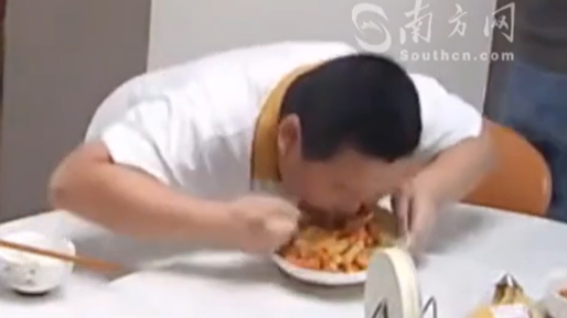小孩哥地震撤离前不忘干饭！父亲事后告诫“生命第一”