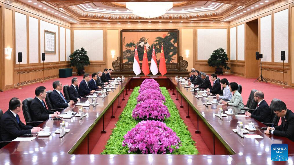 Xi meets Singaporean PM, calling for boosting China-Singapore cooperation