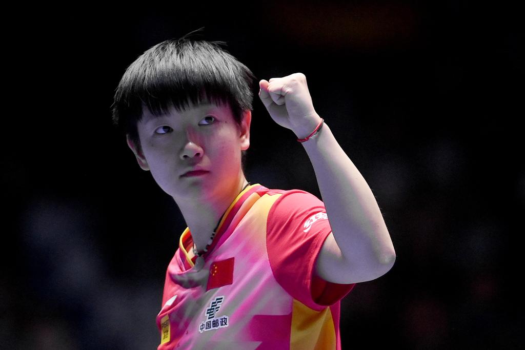 2月24日
	，孙颖莎庆祝女子团体决赛第一盘比赛获胜。新华社记者 张涛 摄